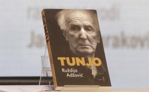 Foto: Dž.K./Radiosarajevo / Predstavljena knjiga Ruždije Adžovića